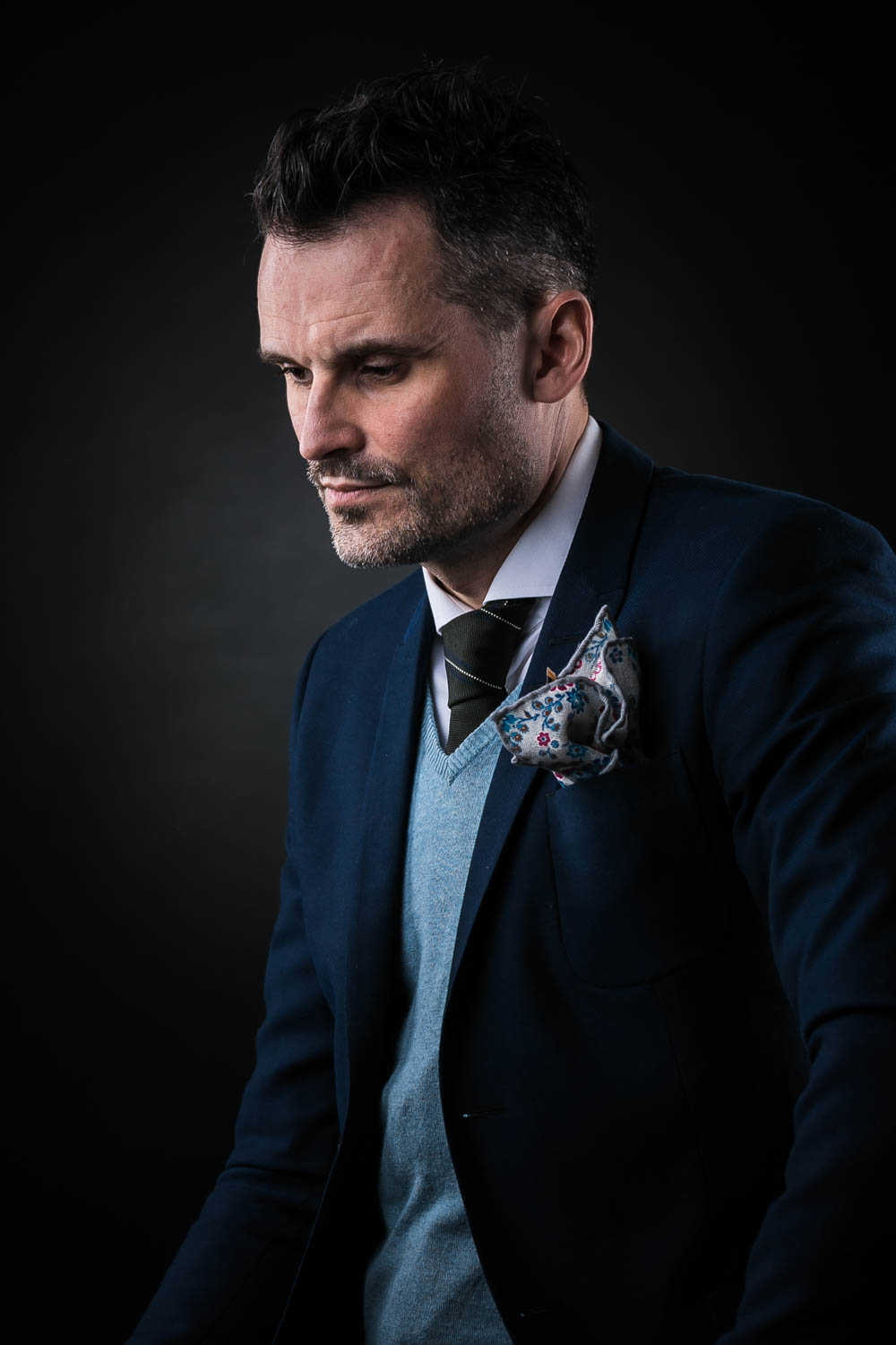 Corporate headshot af kvinde med smil